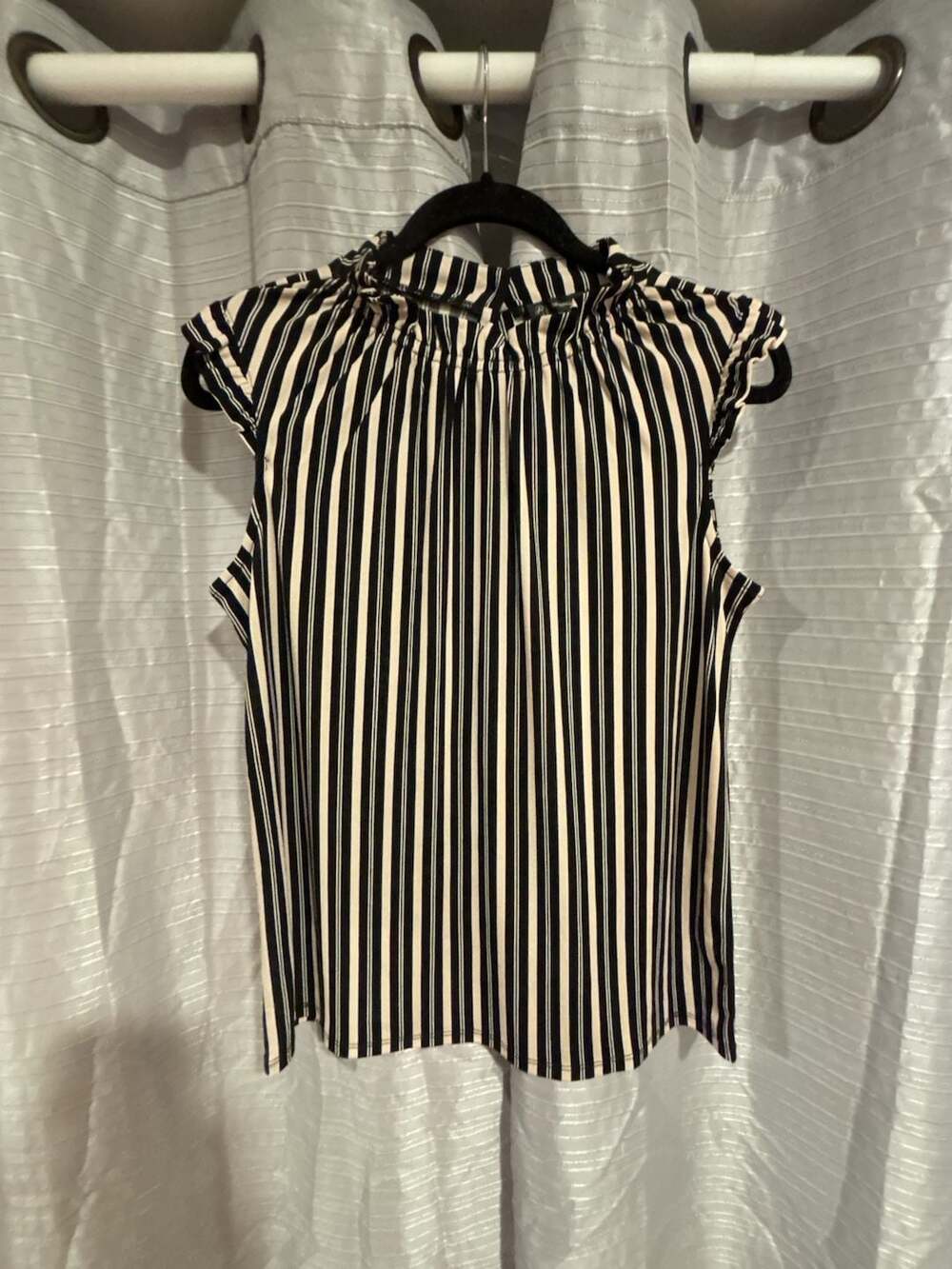 Adrianna Papell Sleeveless Blouse Size S Black White Striped Ruffle Mock Neck